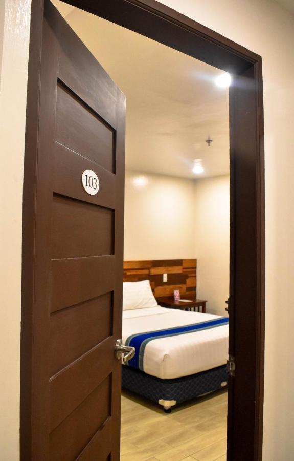 Hotel Lourdes ลาวัก ภายนอก รูปภาพ